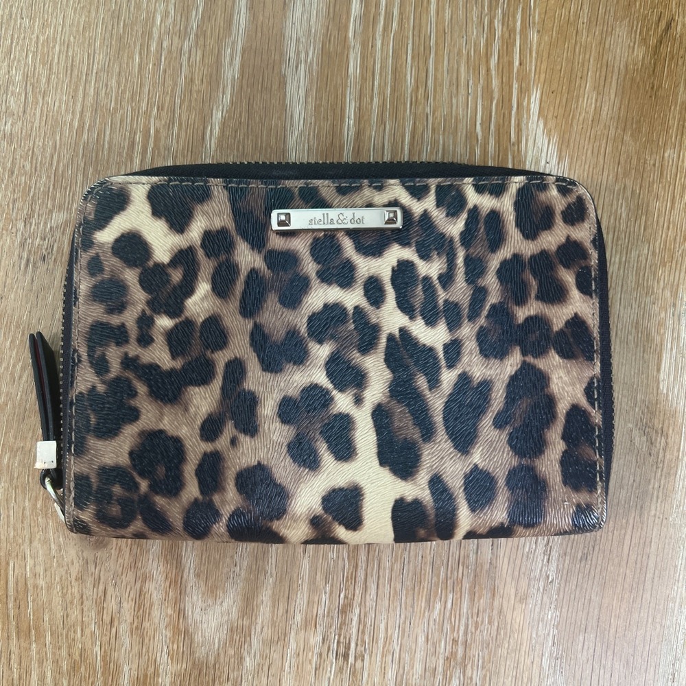 Stella & Dot Wallet Animal Print Leopard Cheetah Zipper